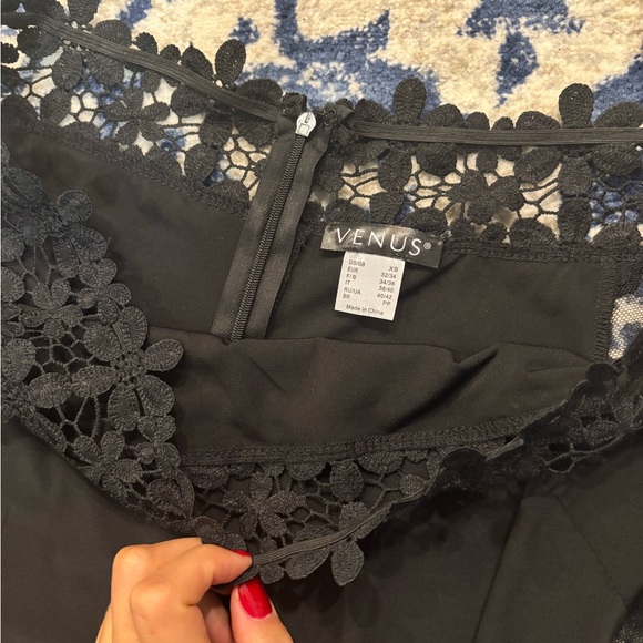 VENUS Black Floral Lace Long Sleeve Dress - Picture 2 of 3